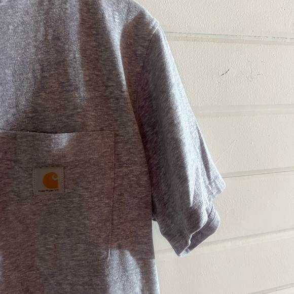 Woman’s carhartt top - Picture 2 of 4